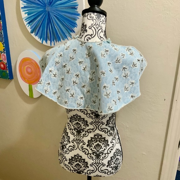 Vintage lace and pearl mini cape - Picture 2 of 14